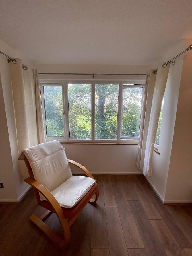 Lovely 2 Bedroom Flat With Free Parking, Great Transport Links To Central London, The Excel Centre, Canary Wharf And The O2! Экстерьер фото