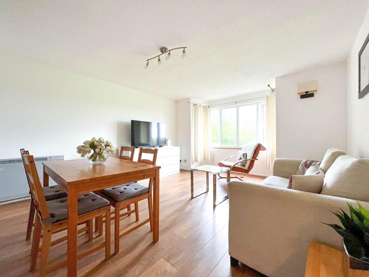 Lovely 2 Bedroom Flat With Free Parking, Great Transport Links To Central London, The Excel Centre, Canary Wharf And The O2! Экстерьер фото